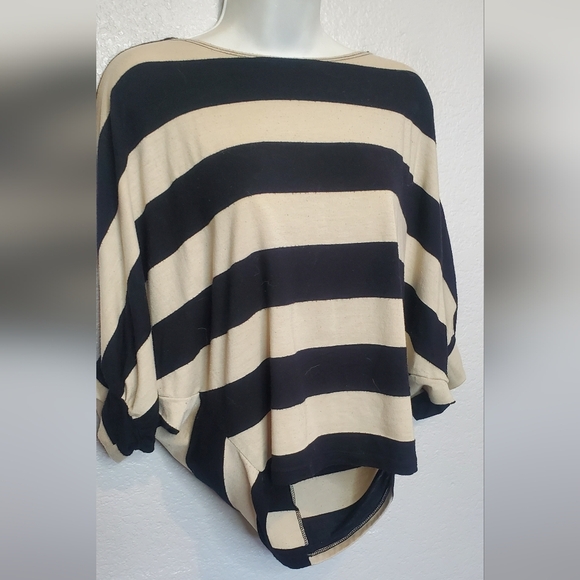 💚5/$25 Striped Black & Cream Cropped Slouchy Dolman Knit Top Size Medium - Picture 4 of 6